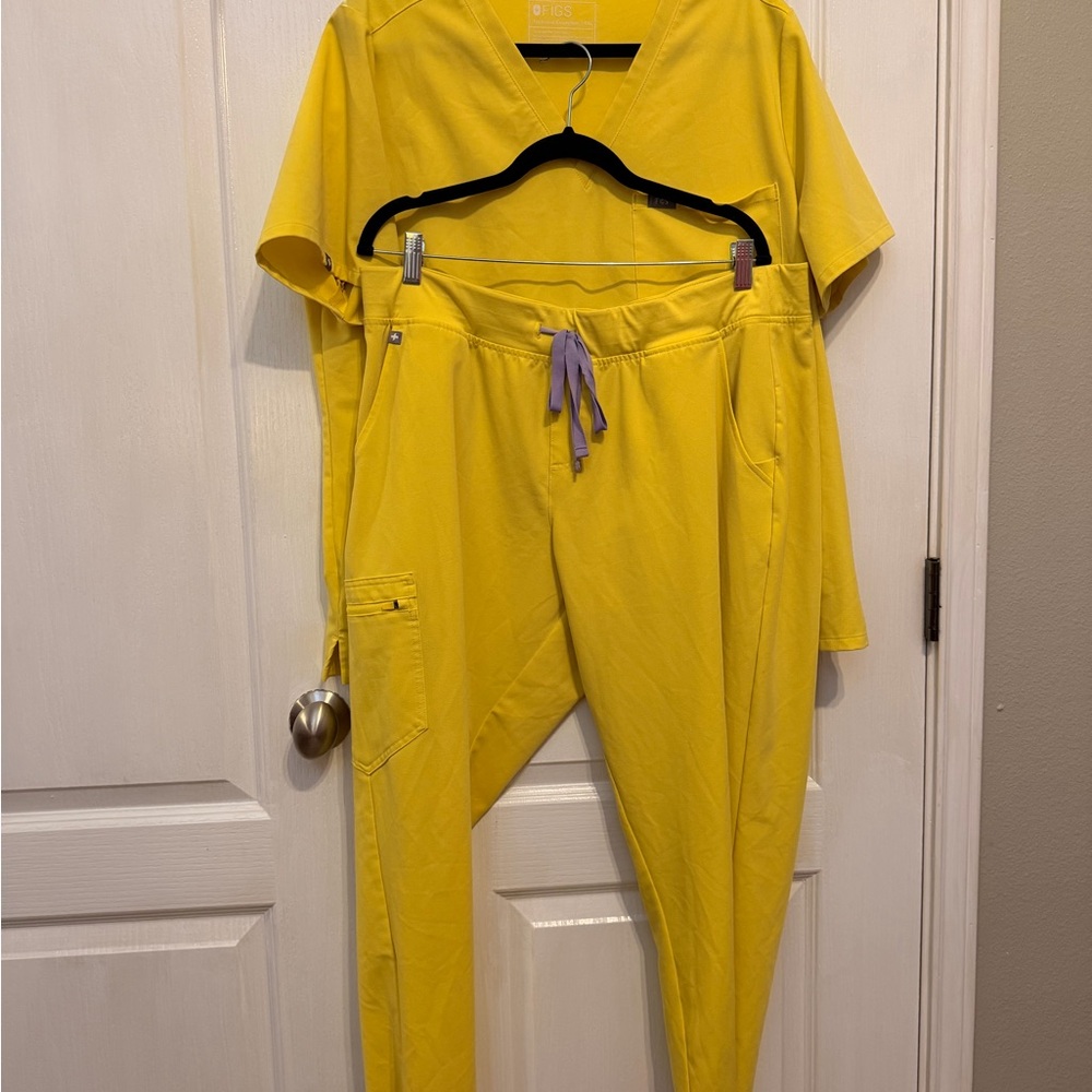 Figs Scrub Top and Jogger Set